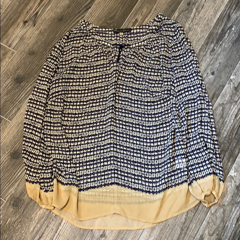 Long sleeved, light polyester blouse